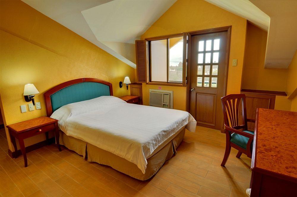 Sunrise Holiday Mansion Tagaytay City Exteriör bild