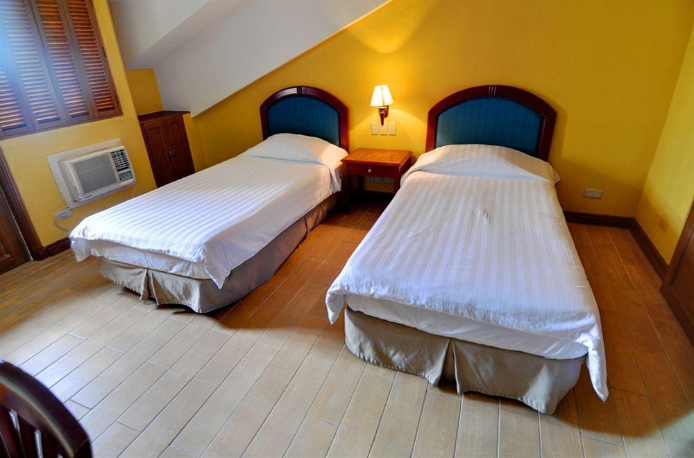 Sunrise Holiday Mansion Tagaytay City Exteriör bild