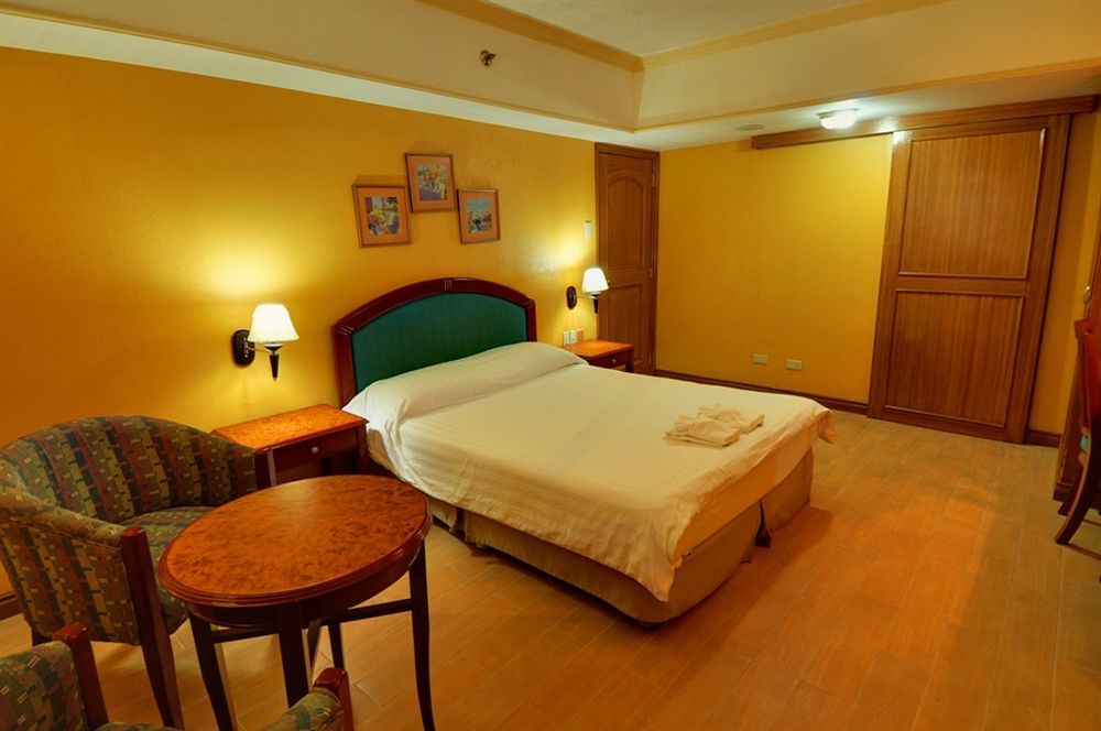 Sunrise Holiday Mansion Tagaytay City Exteriör bild
