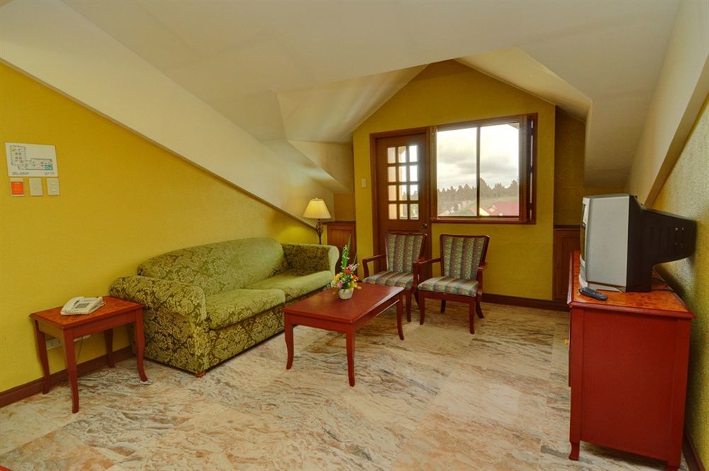 Sunrise Holiday Mansion Tagaytay City Exteriör bild