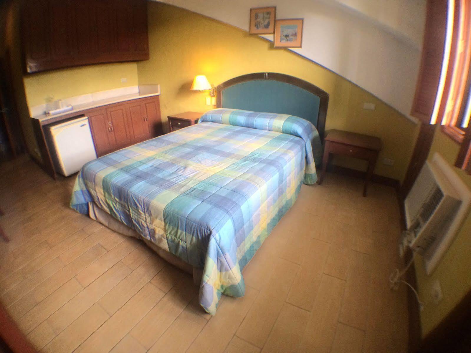 Sunrise Holiday Mansion Tagaytay City Exteriör bild