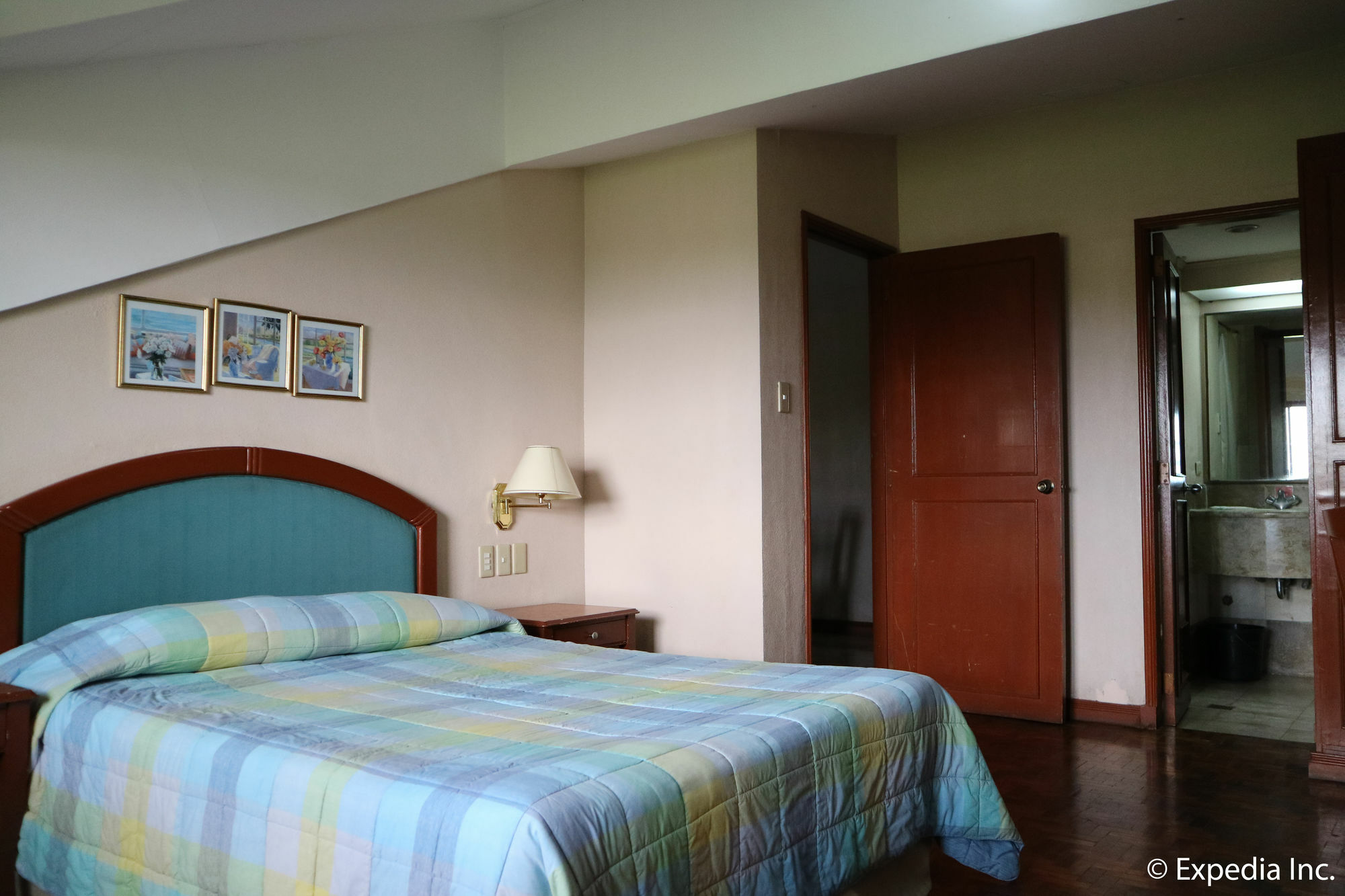 Sunrise Holiday Mansion Tagaytay City Exteriör bild