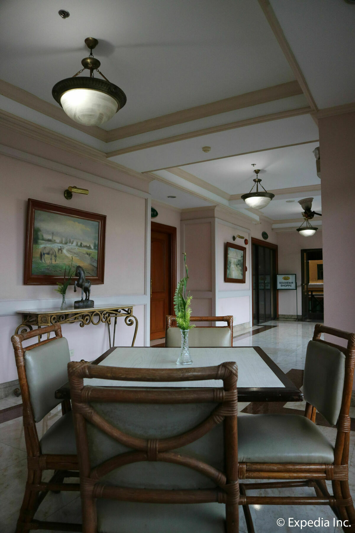 Sunrise Holiday Mansion Tagaytay City Exteriör bild