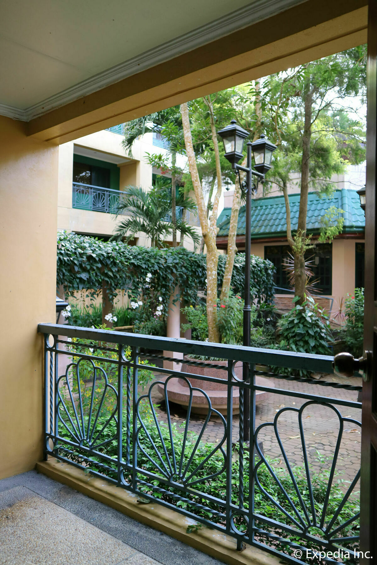 Sunrise Holiday Mansion Tagaytay City Exteriör bild